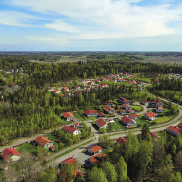 Ilmakuva Palonummelta, jossa kaikilla taloilla on punainen katto.